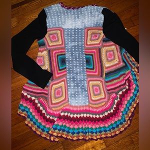 DOUBLE ZERO🌻SOFT CROCHETED SWEATER, WITH SOLID BLACK LONG SWEATER SLEEVES😍